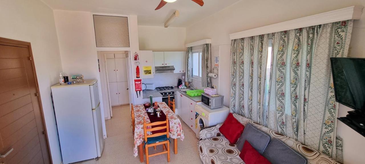 Astrofegia Apartments Near The Sea Agia Marina  Exteriör bild