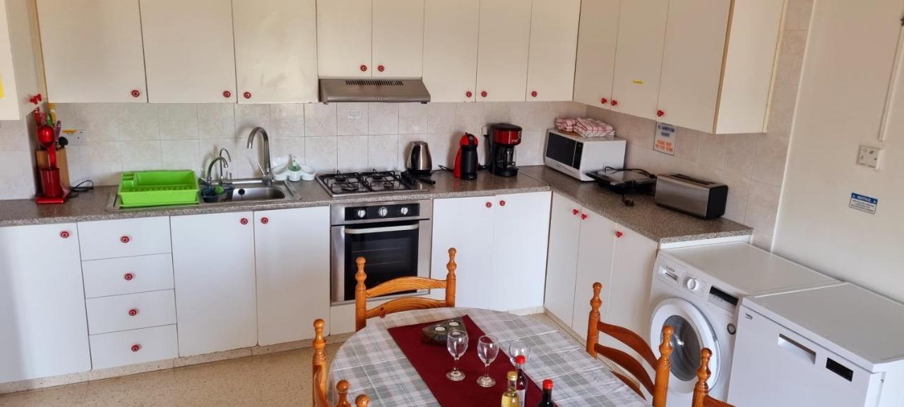Astrofegia Apartments Near The Sea Agia Marina  Exteriör bild