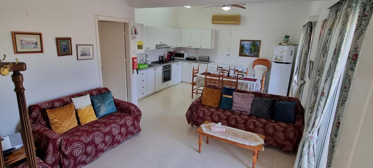 Astrofegia Apartments Near The Sea Agia Marina  Exteriör bild
